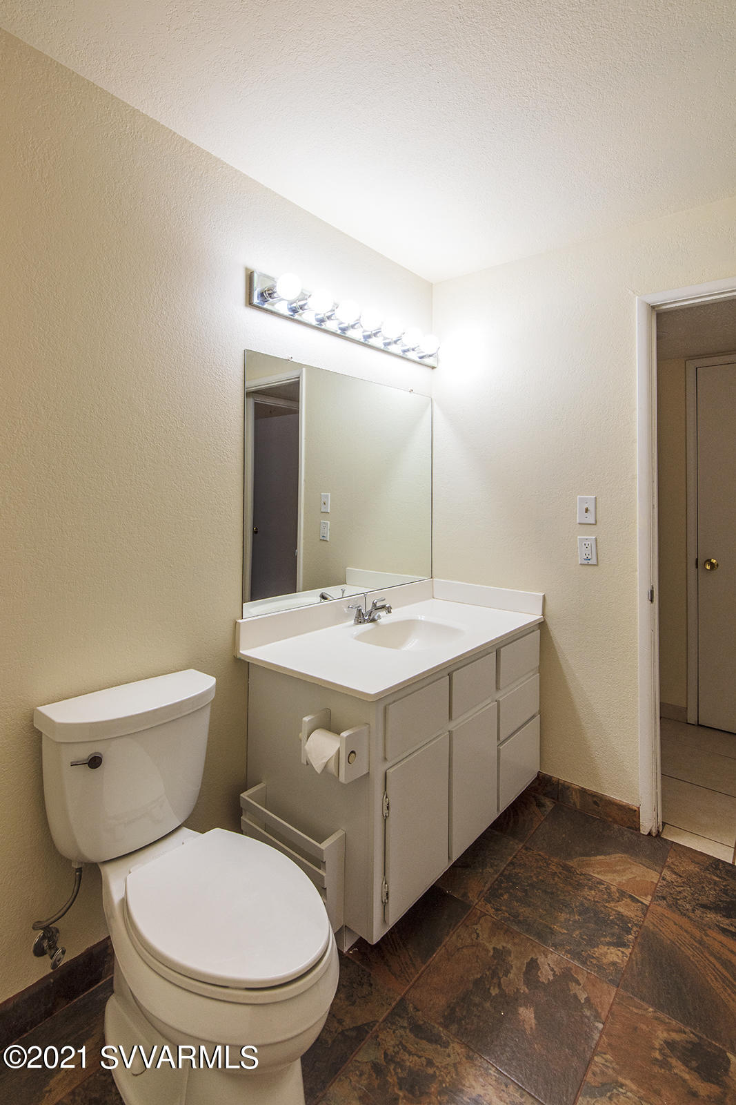 85 Rimrock Ride Sedona, AZ 86351 - Photo 11 of 15 Hall Bath