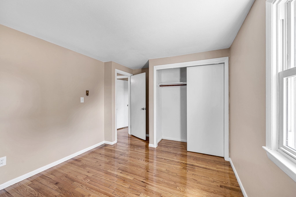 99 Lakevilla Avenue Springfield, MA 01109 - Photo 21 of 34
