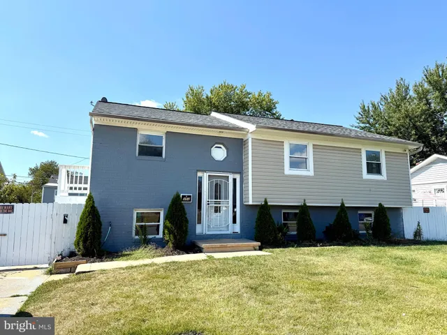 a house view with a outdoor space