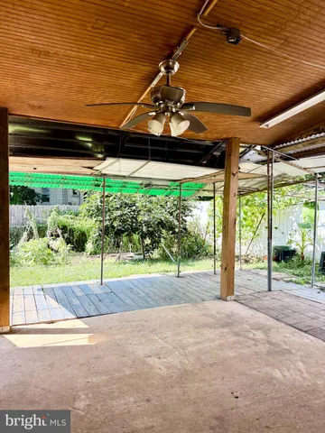 a view of a house with a yard and plants