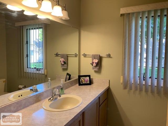 16681 Fieldstone Ridge Macomb, MI 48042 - Photo 17 of 22 Master Bath