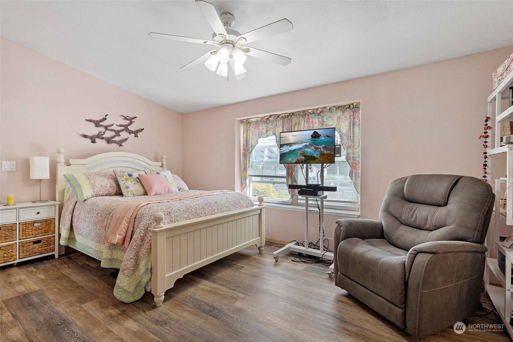 13846 Avon Allen Road Mount Vernon, WA 98273 - Photo 23 of 36 a bedroom with a bed couch and a window