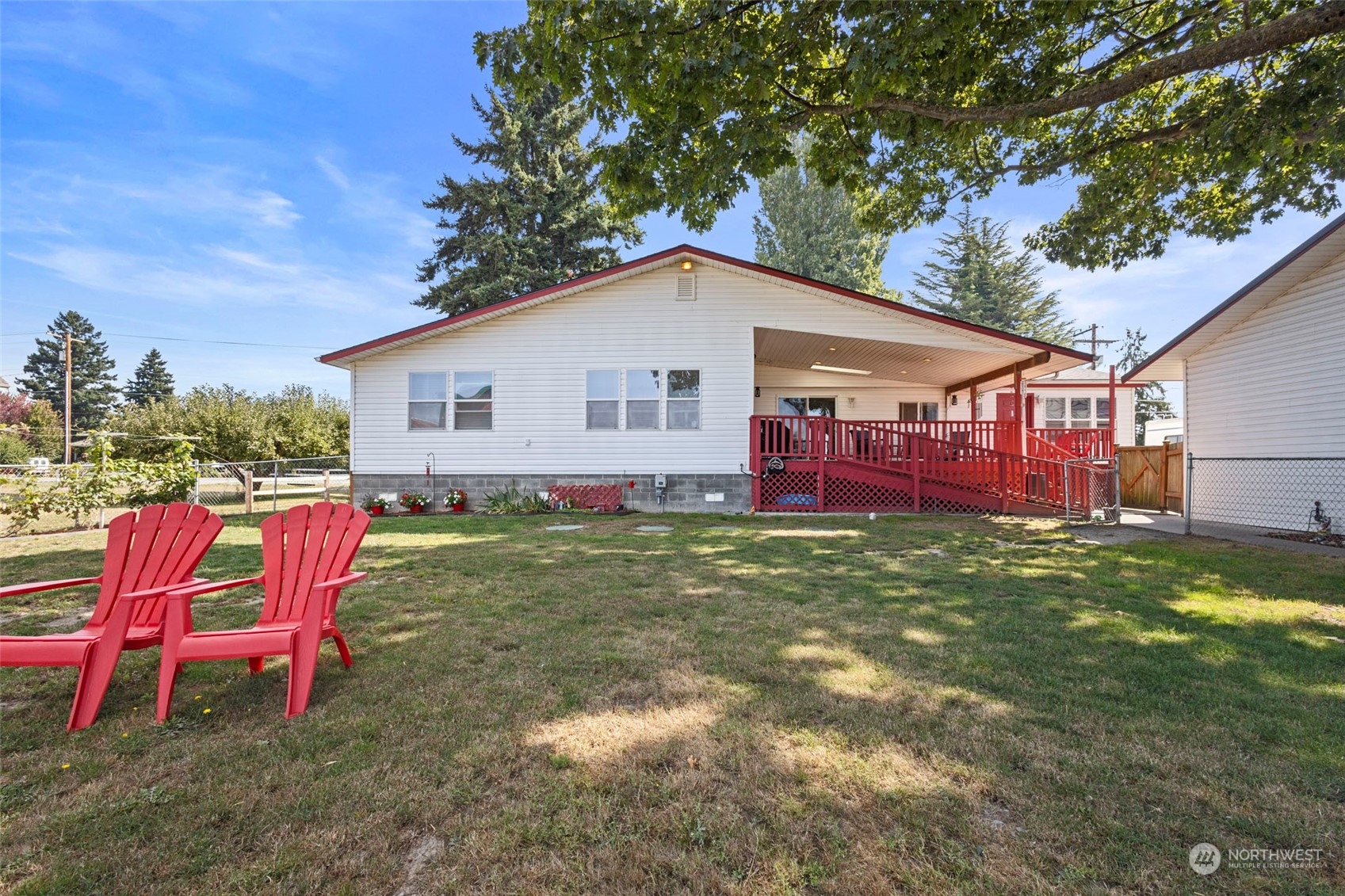 13846 Avon Allen Road Mount Vernon, WA 98273 - Photo 34 of 36 a backyard of a house with table and chairs