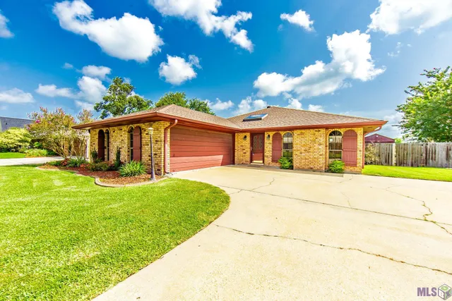 $235,000 | 214 Lake Crescent Circle, Houma, LA 70360