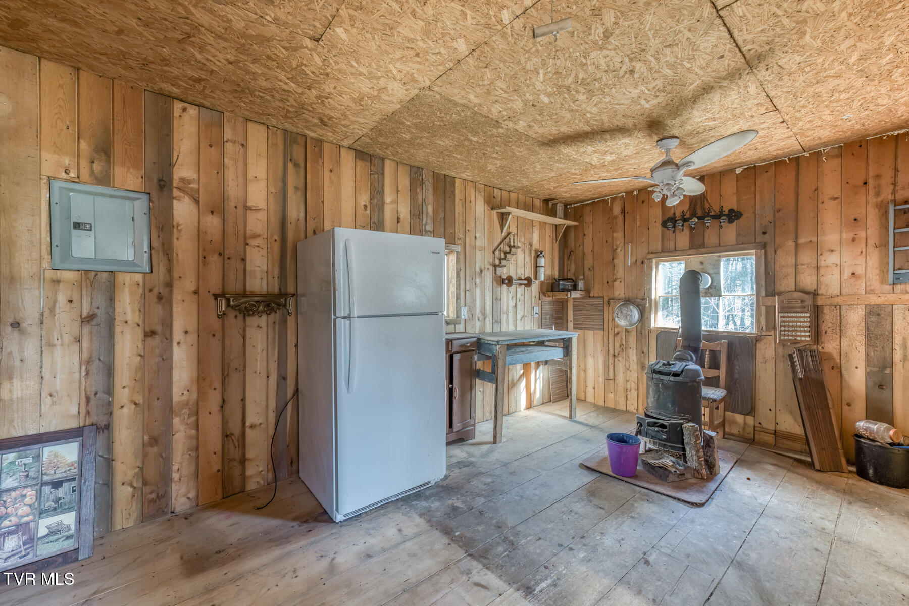 240 Phil Arnett Road Roan Mountain, TN 37687 - Photo 13 of 33 240 Phil Arnett Rd-13