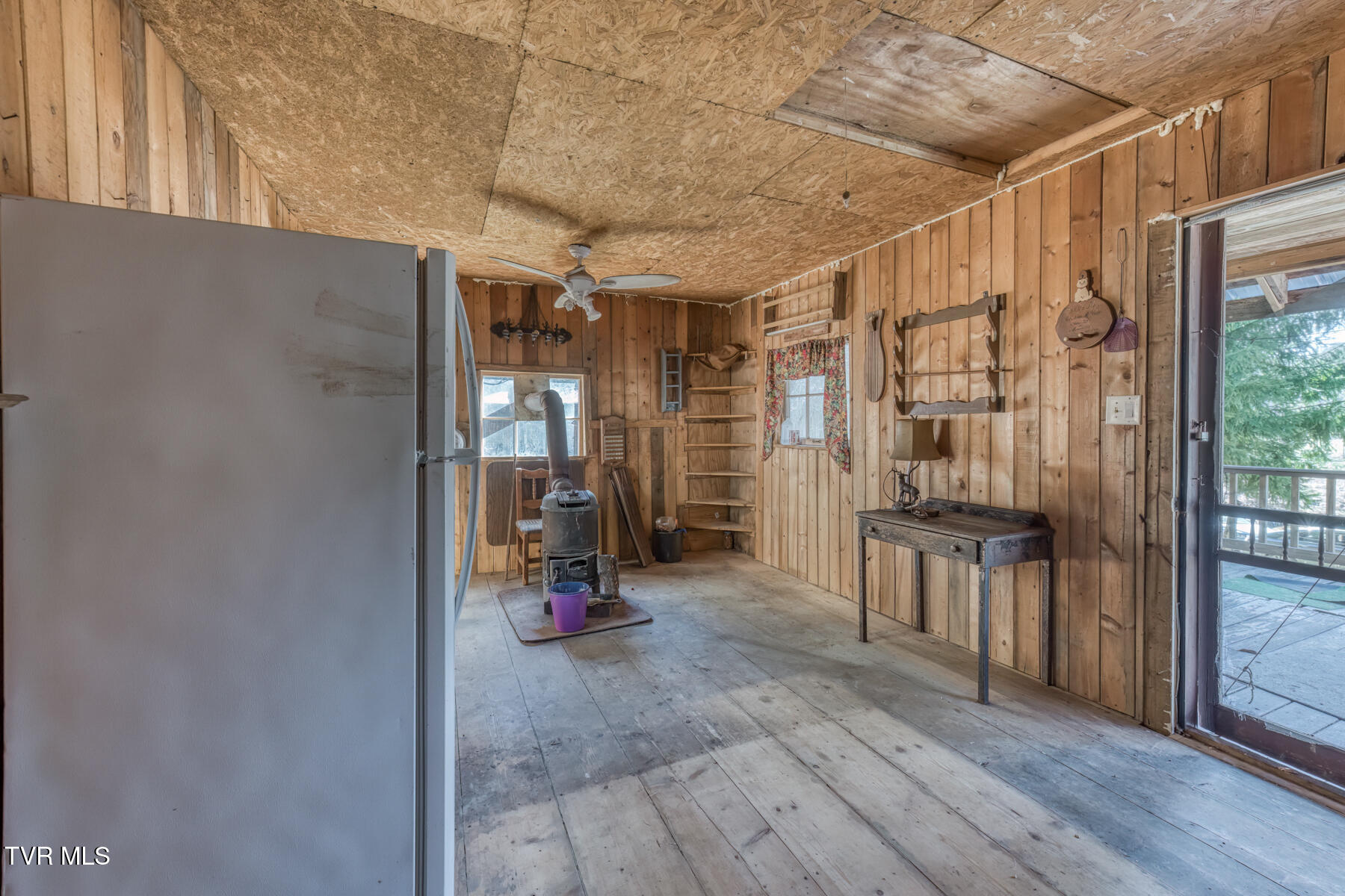 240 Phil Arnett Road Roan Mountain, TN 37687 - Photo 14 of 33 240 Phil Arnett Rd-14