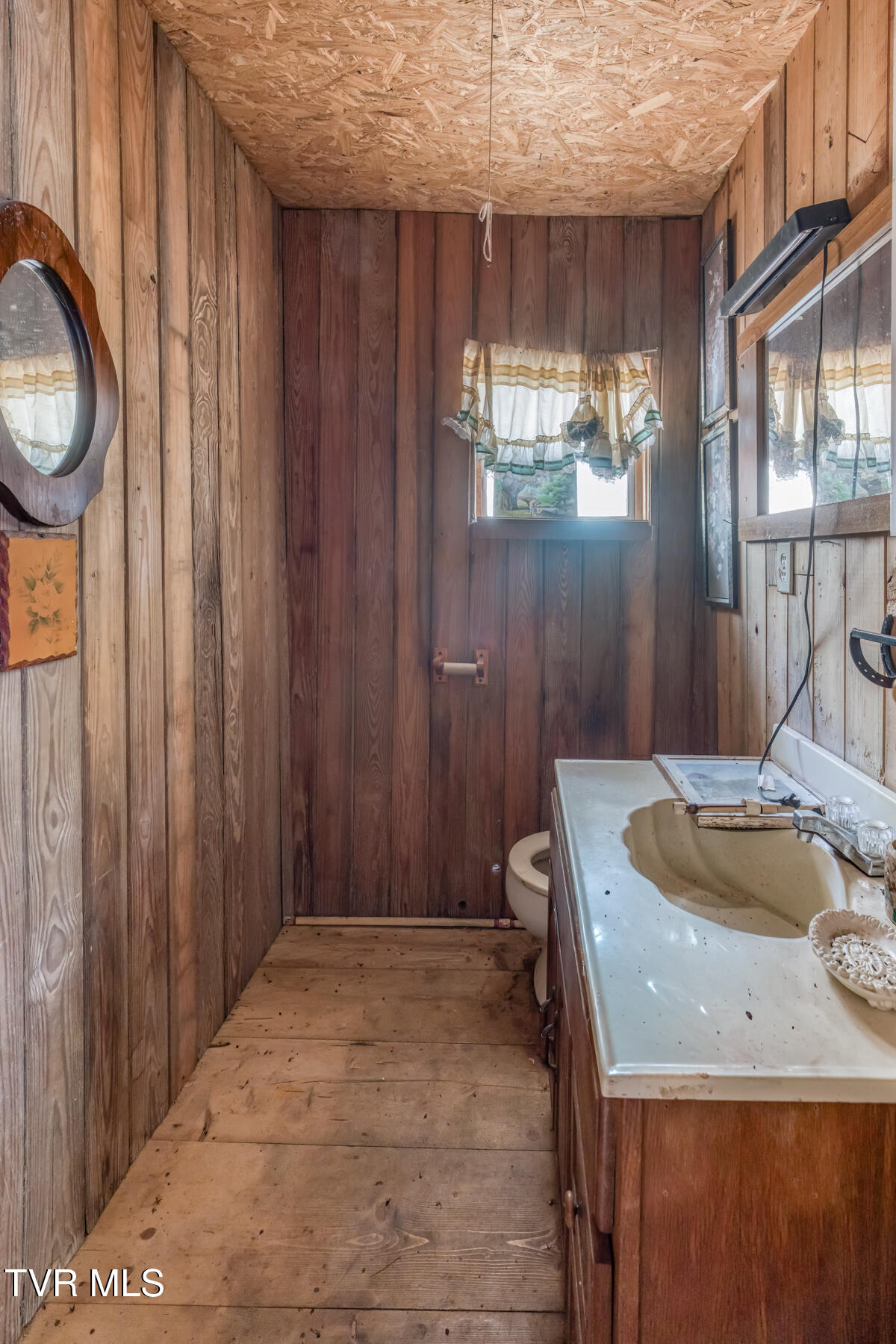 240 Phil Arnett Road Roan Mountain, TN 37687 - Photo 16 of 33 240 Phil Arnett Rd-16