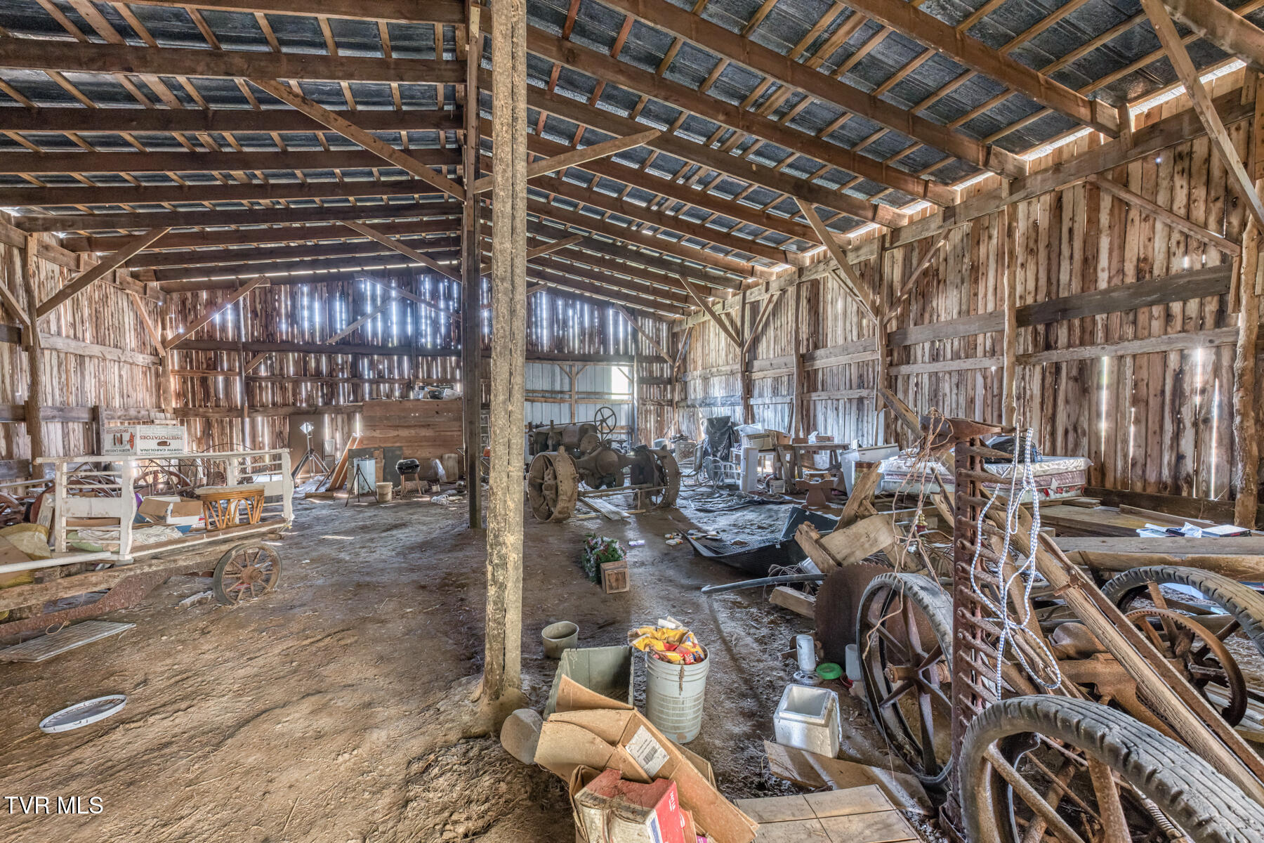 240 Phil Arnett Road Roan Mountain, TN 37687 - Photo 29 of 33 240 Phil Arnett Rd-29