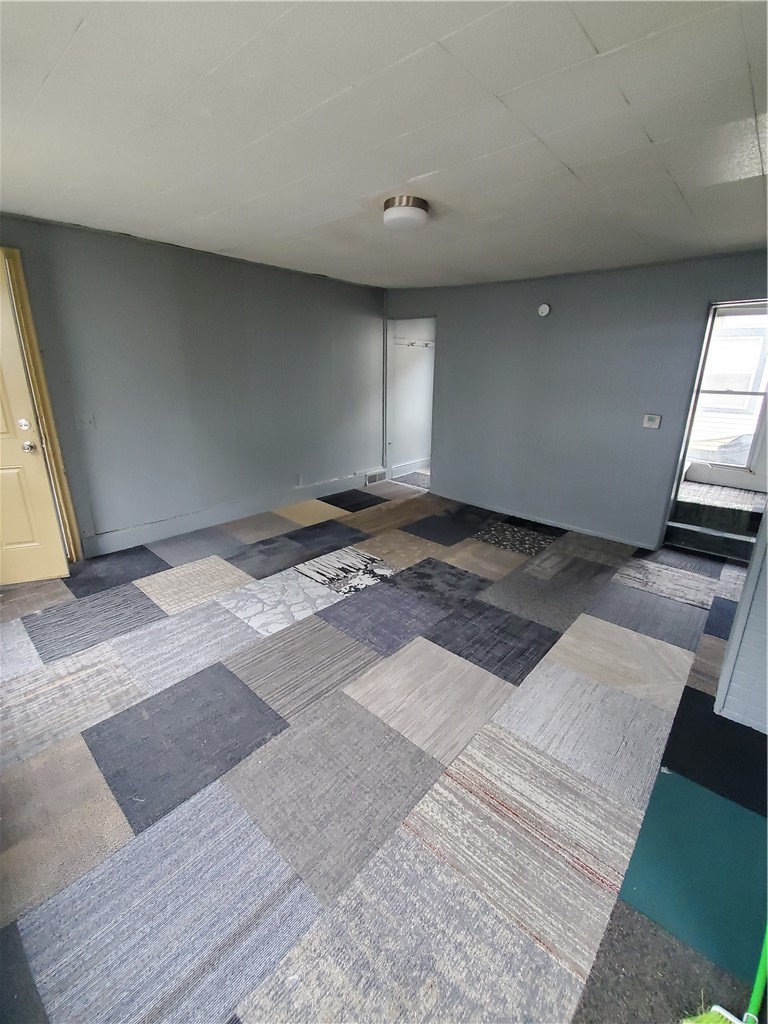 102 Jefferson Avenue Rochester, NY 14611 - Photo 9 of 21 4 bedroom - Living room