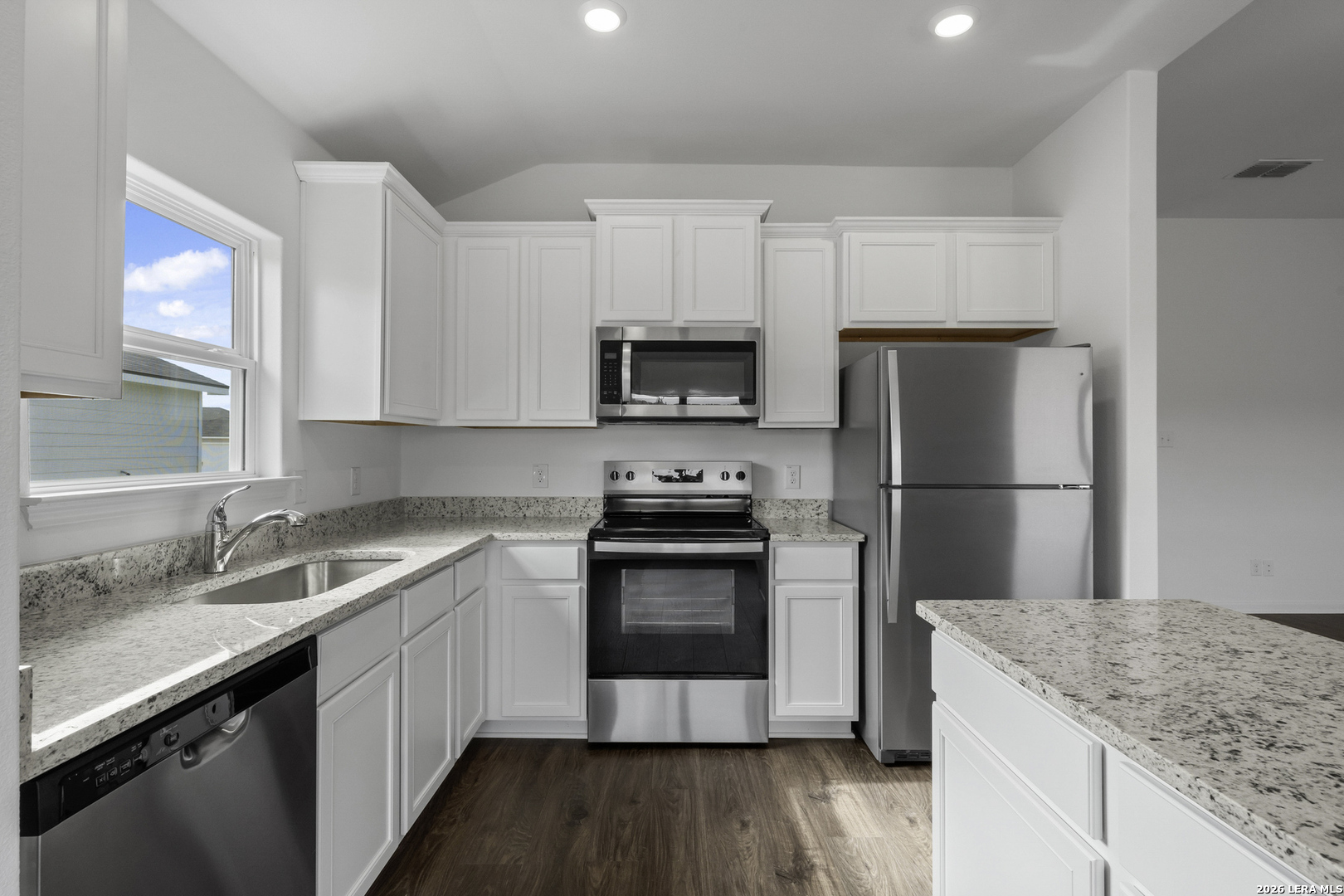 16181 Farmer Lytle, TX 78052 - Photo 4 of 28