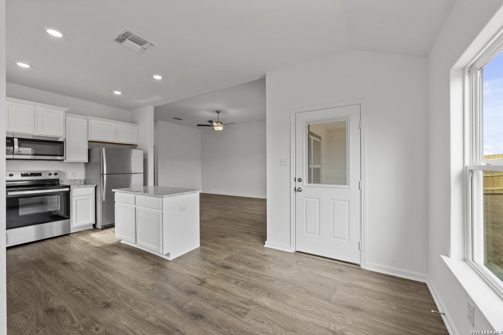 16181 Farmer Lytle, TX 78052 - Photo 6 of 28