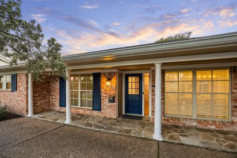 a view of a house with a outdoor space