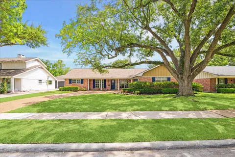 $599,000 | 7811 Skyline Drive, Houston, TX 77063