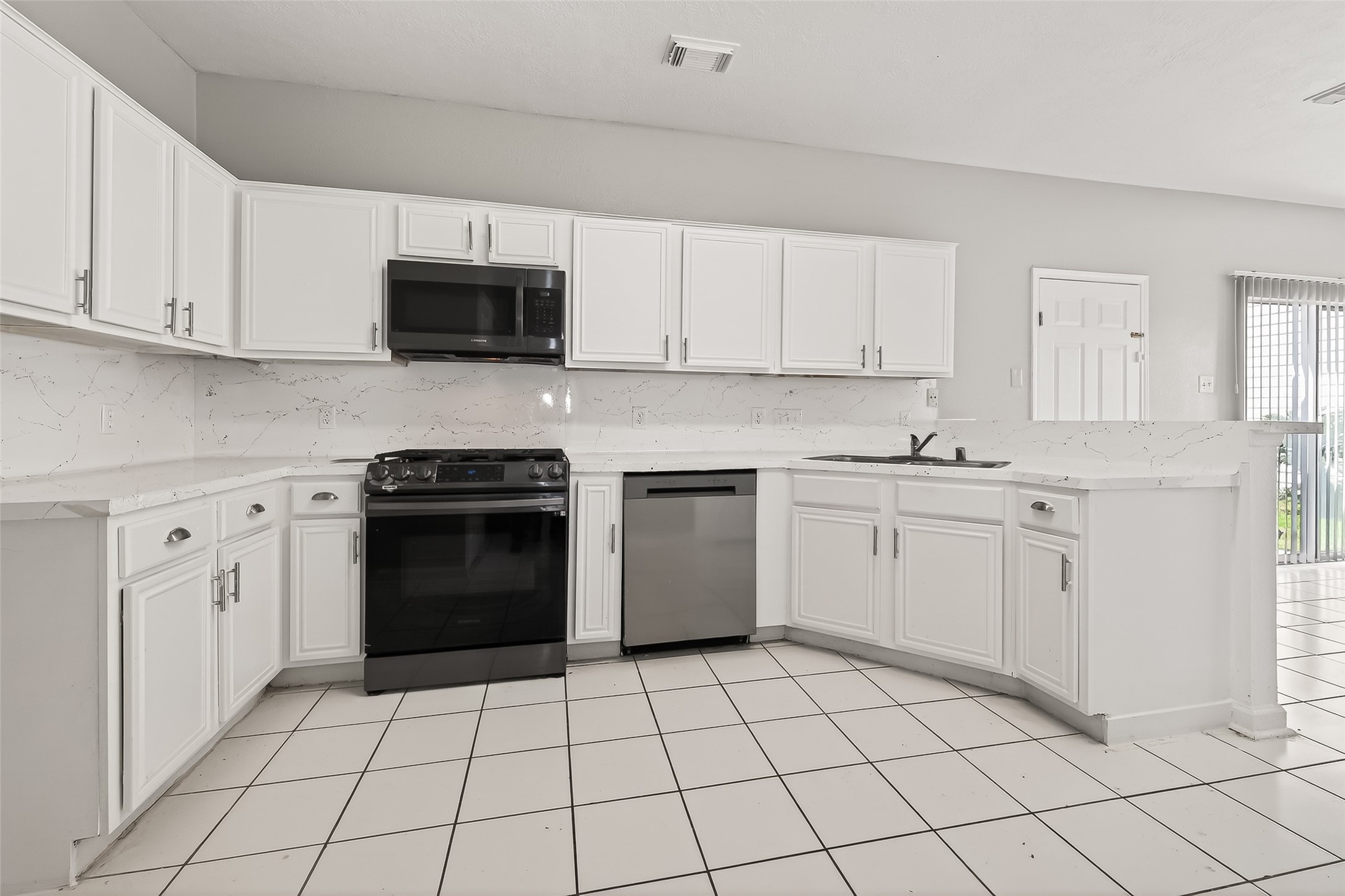 4018 Timber Corner Houston, TX 77082 - Photo 12 of 34