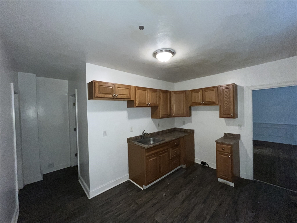 42 Florence Street Springfield, MA 01105 - Photo 11 of 14