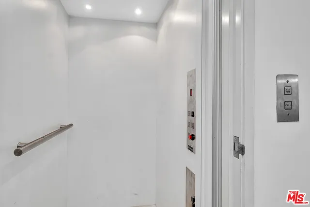 $6,250,000 | 3000 Grand Canal, Venice, CA 90291