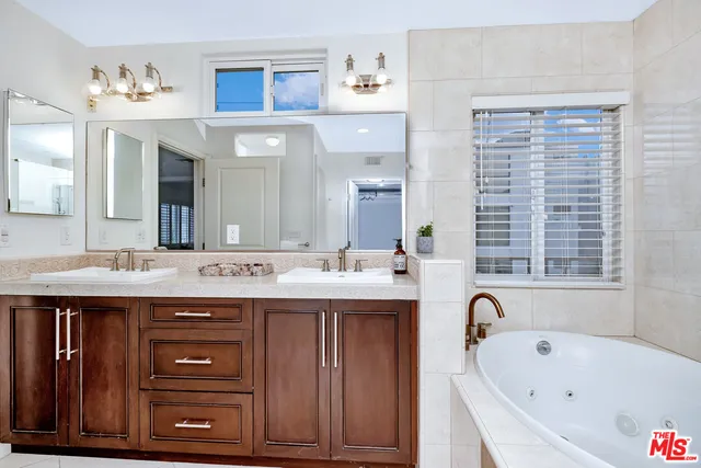 $6,250,000 | 3000 Grand Canal, Venice, CA 90291