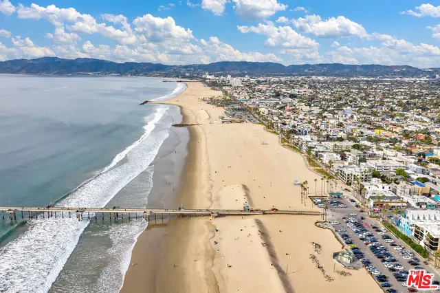 $6,250,000 | 3000 Grand Canal, Venice, CA 90291