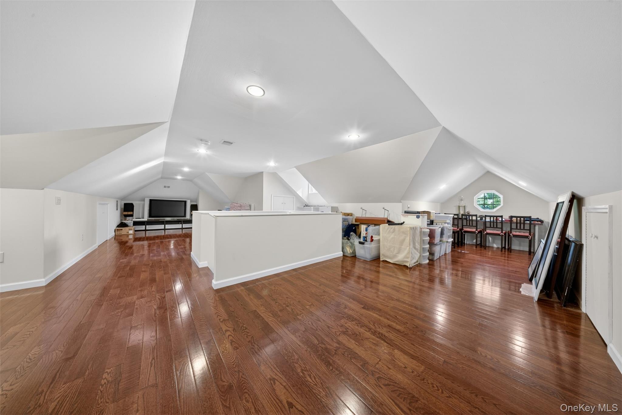 60 Plymouth Road Great Neck, NY 11023 - Photo 24 of 29