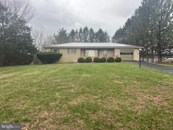 $349,900 | 395 Point Drive, Petersburg, WV 26847