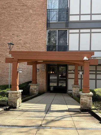 $1,625 | 5800 Oakwood Drive, Unit 5G, Lisle, IL 60532
