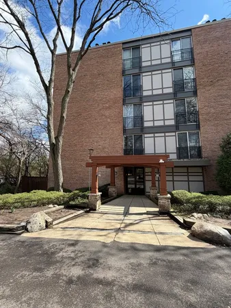 $1,625 | 5800 Oakwood Drive, Unit 5G, Lisle, IL 60532