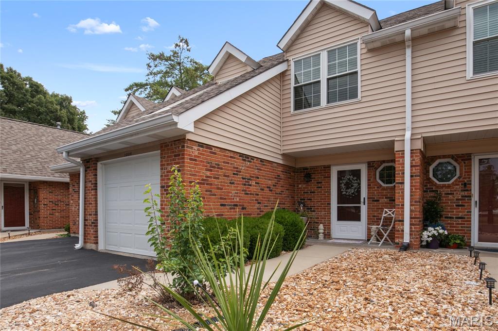 1304 Tahoe Valley Court Ballwin, MO 63021 - Photo 3 of 20