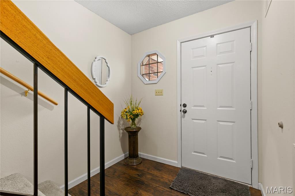 1304 Tahoe Valley Court Ballwin, MO 63021 - Photo 4 of 20