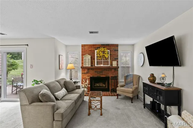 $210,000 | 1304 Tahoe Valley Court, Ballwin, MO 63021