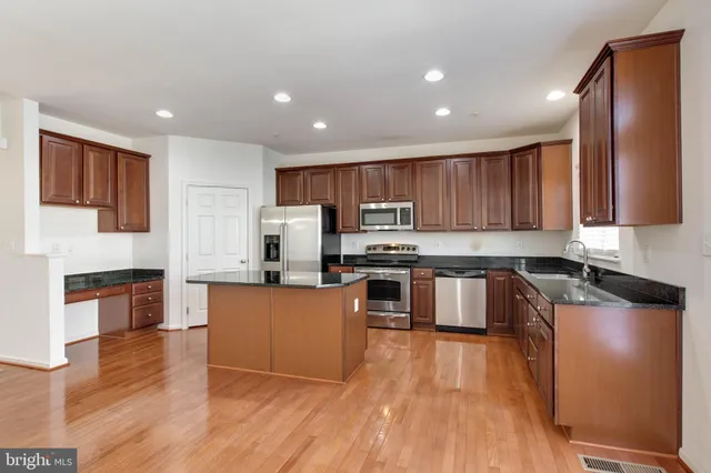 $3,100 | 6721 Caleb Dorsey Square, Unit 35, Elkridge, MD 21075