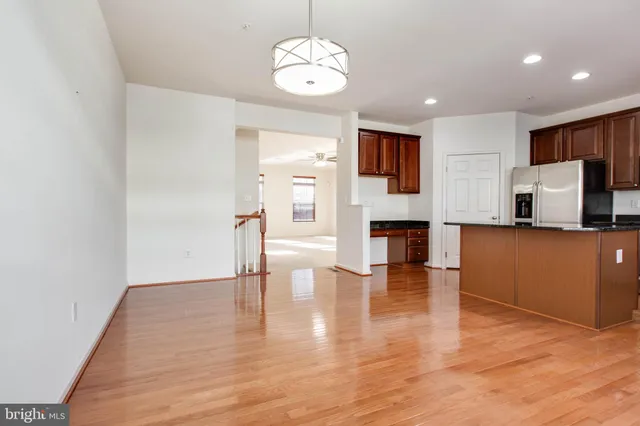 $3,100 | 6721 Caleb Dorsey Square, Unit 35, Elkridge, MD 21075