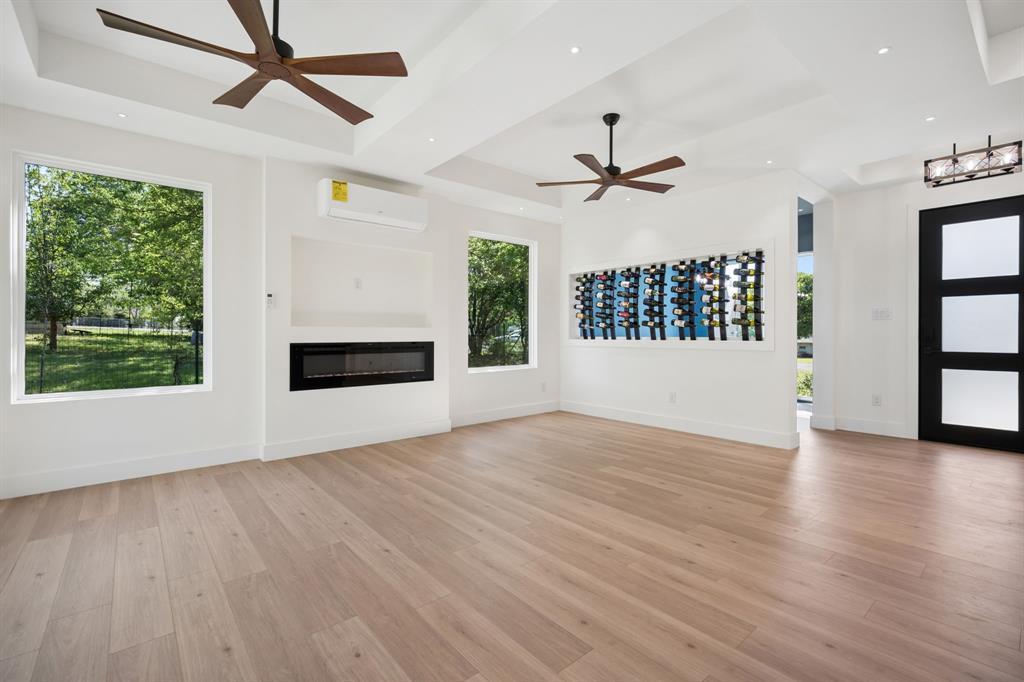 105 Buckboard Trail Oak Point, TX 75068 - Photo 5 of 27 Living room with no virtual staging.