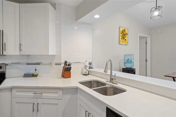 $2,000 | 14733 Norwood Oaks Drive, Unit 201, Tampa, FL 33613