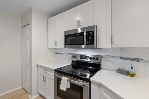 $2,000 | 14733 Norwood Oaks Drive, Unit 201, Tampa, FL 33613