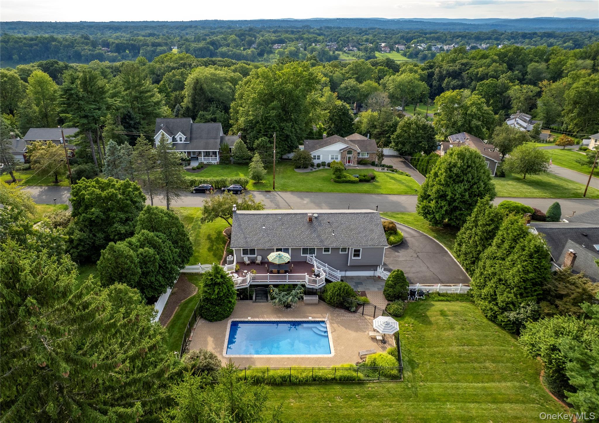 619 Russet Road Valley Cottage, NY 10989 - Photo 6 of 16 Gallery Image 6