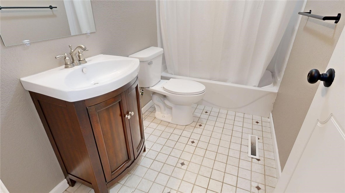 4153 Buckingham Drive Decatur, IL 62526 - Photo 23 of 34 a bathroom with a sink toilet and shower