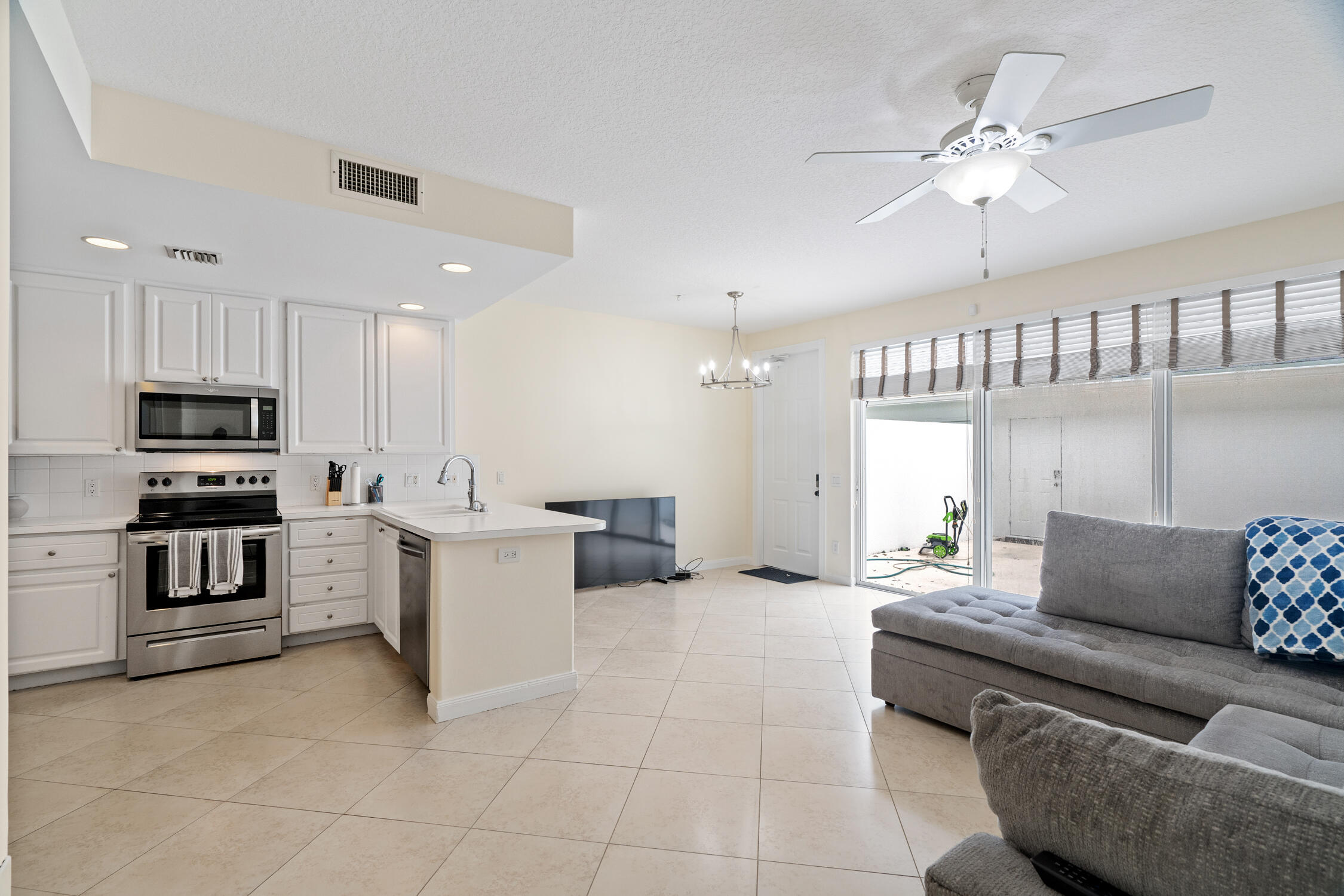 176 Freeport Drive Jupiter, FL 33458 - Photo 11 of 29 DSC00686