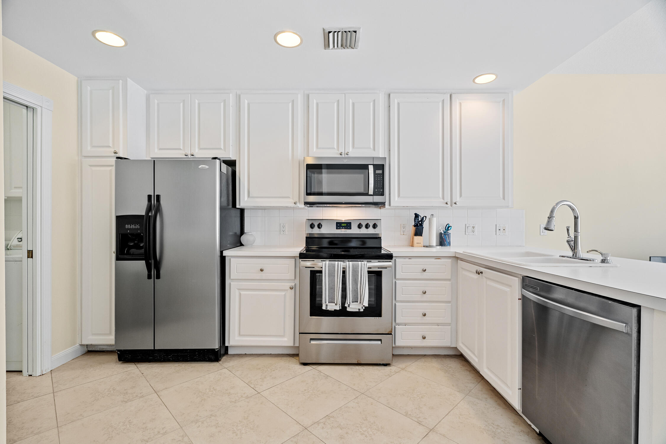 176 Freeport Drive Jupiter, FL 33458 - Photo 8 of 29 DSC00674