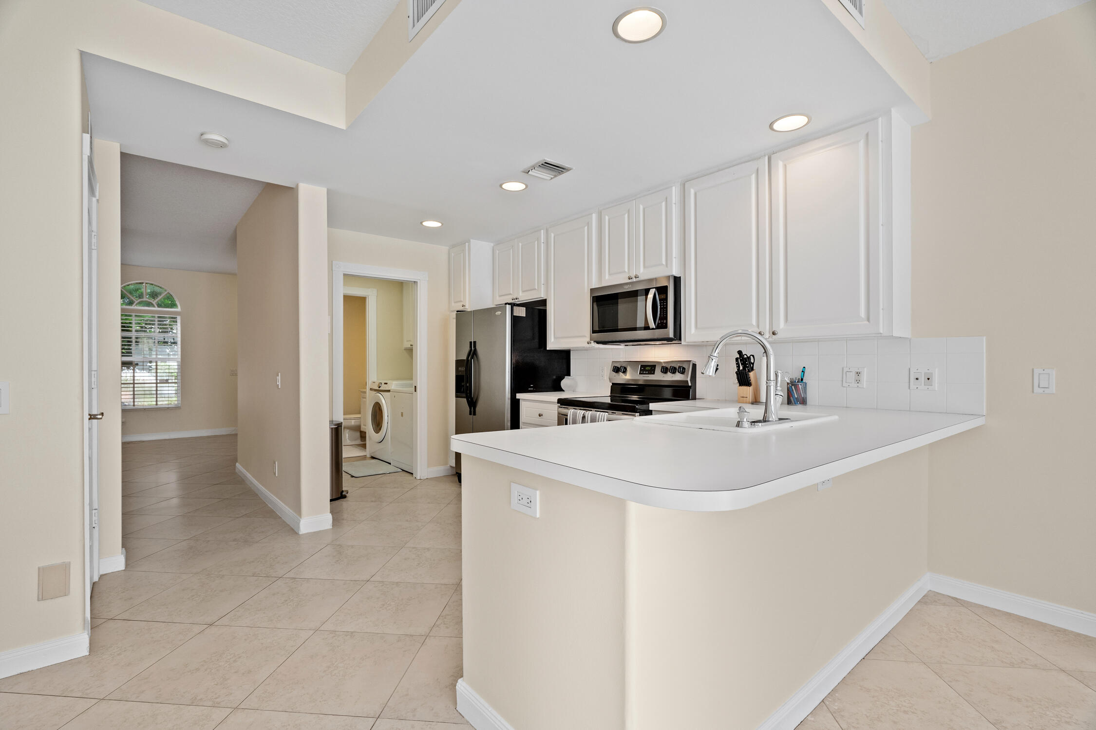 176 Freeport Drive Jupiter, FL 33458 - Photo 10 of 29 DSC00677