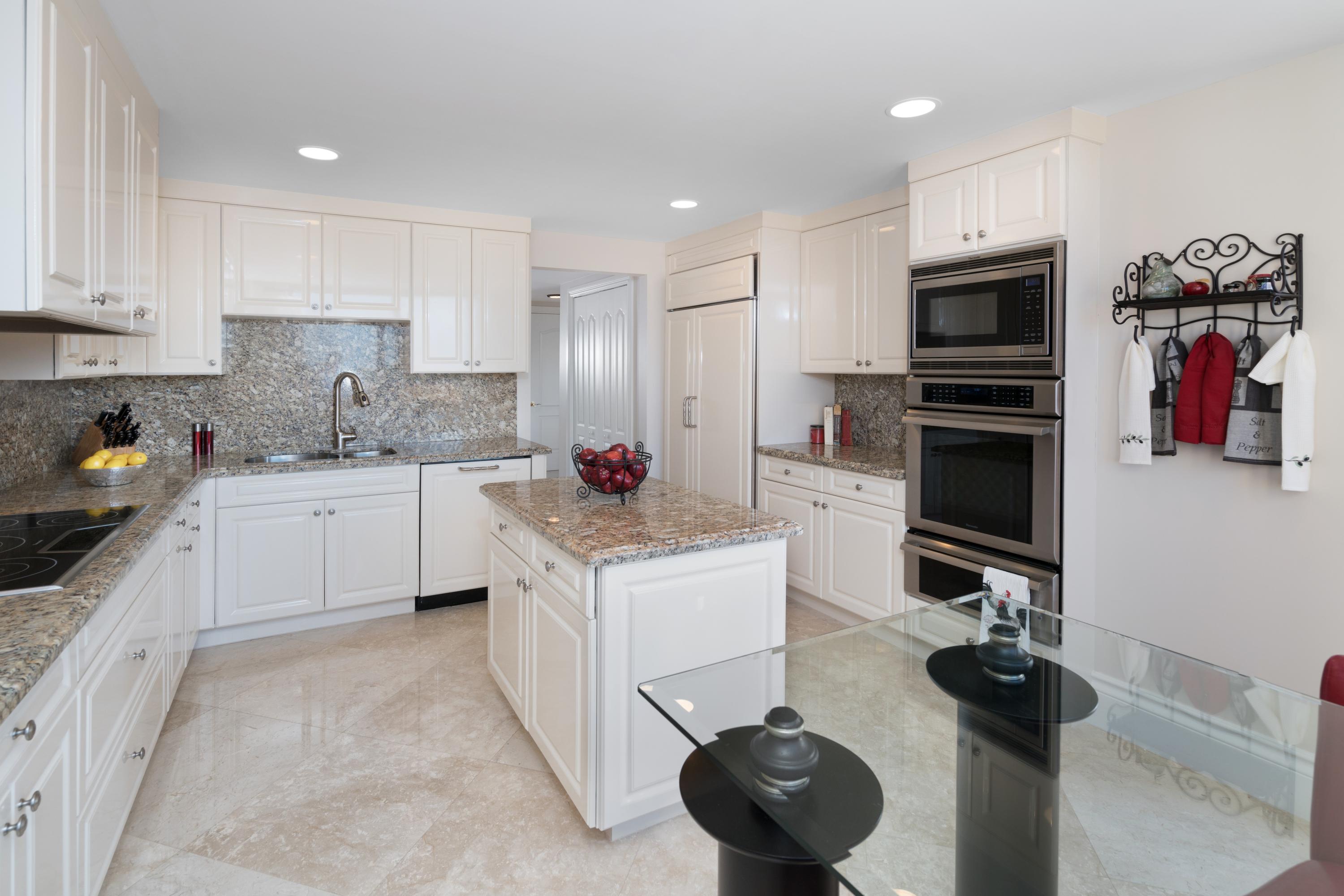 200 East Palmetto Park Road, Unit 402 Boca Raton, FL 33432 - Photo 3 of 38 Kitchen