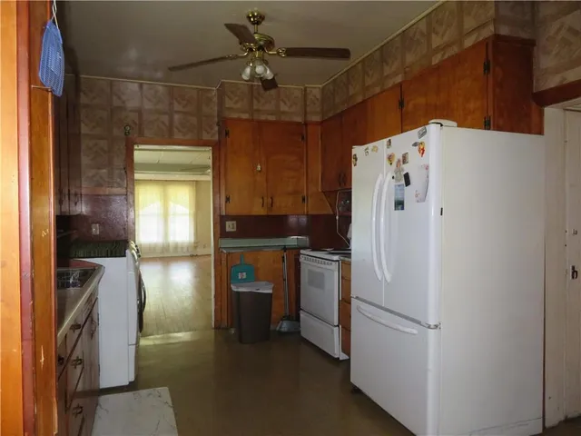 $160,050 | 201 East Ottawa Street, Paola, KS 66071