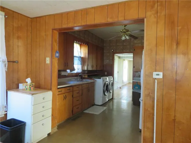 $160,050 | 201 East Ottawa Street, Paola, KS 66071