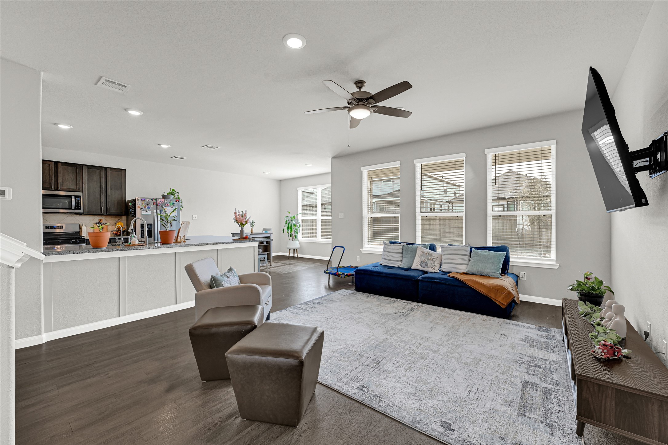 2935 August Mist Court Conroe, TX 77304 - Photo 3 of 24