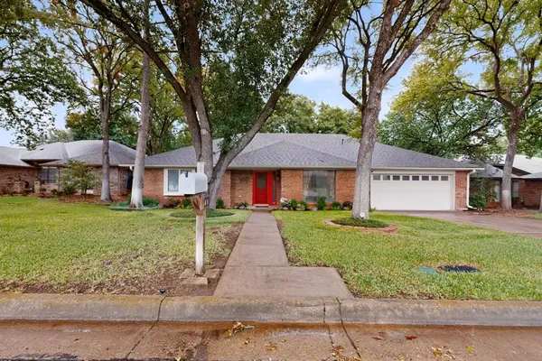 $2,250 | 2008 Turf Club Drive, Arlington, TX 76017