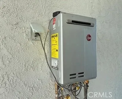 a view of utility room