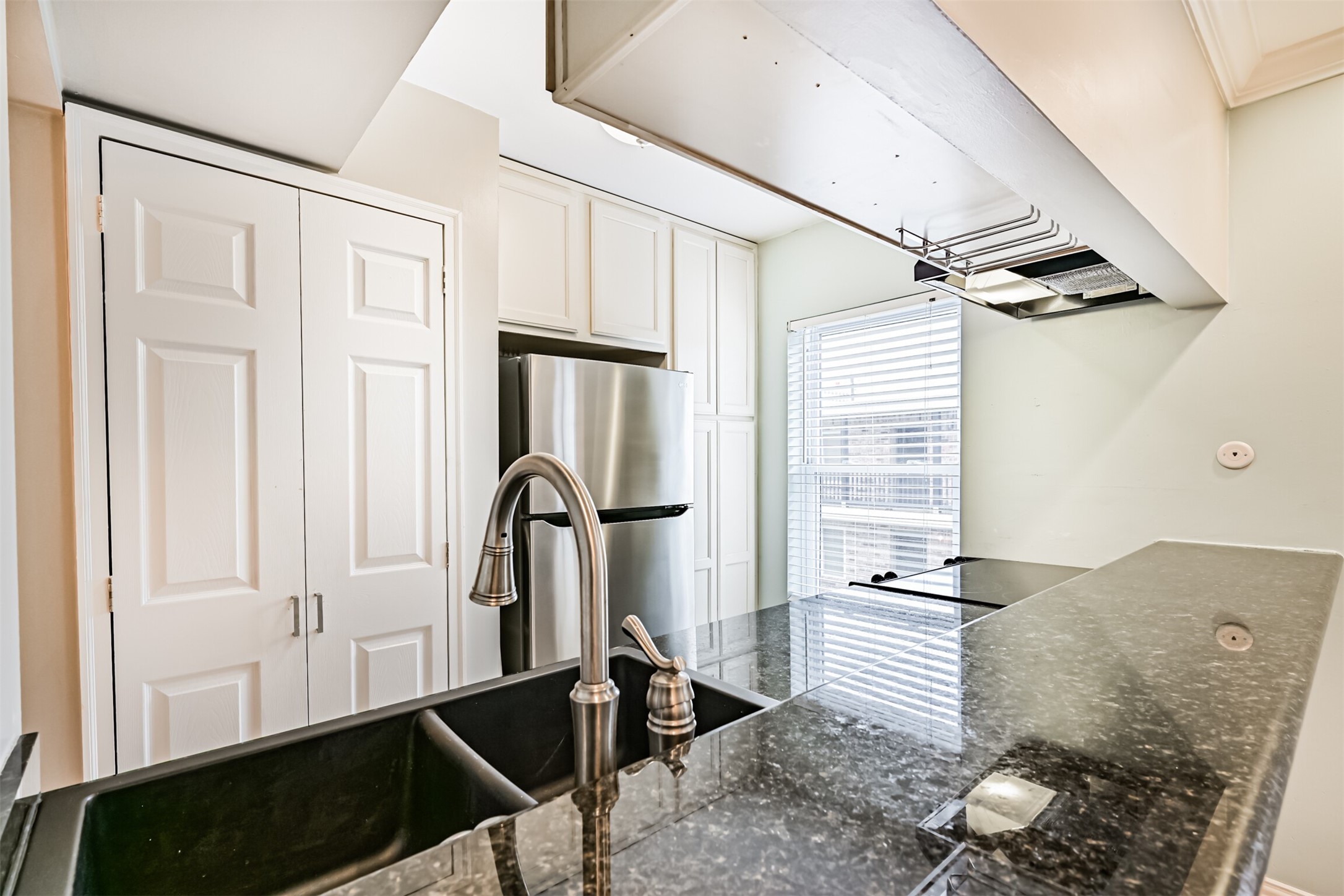 402 Postoffice Street, Unit 201 Galveston, TX 77550 - Photo 17 of 29 a living room with furniture
