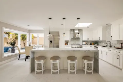 $4,395,000 | 5918 Germaine Lane, La Jolla, CA 92037