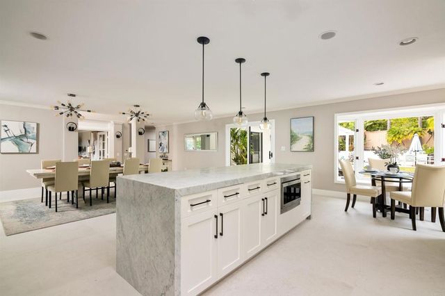 $4,395,000 | 5918 Germaine Lane, La Jolla, CA 92037