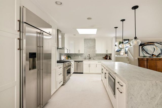 $4,395,000 | 5918 Germaine Lane, La Jolla, CA 92037