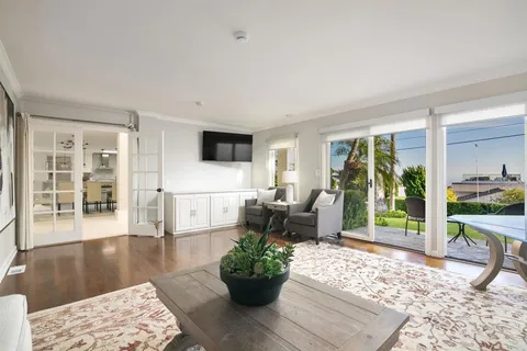 $4,395,000 | 5918 Germaine Lane, La Jolla, CA 92037